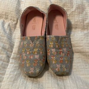 TOMS fox slip on.